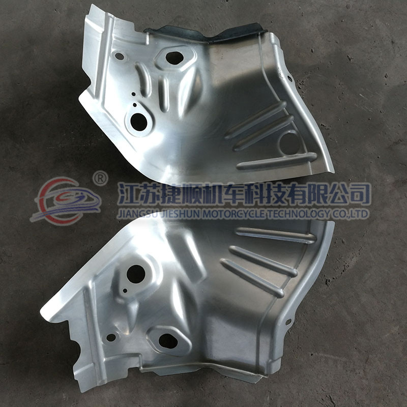 SUV wheel housing support plate
